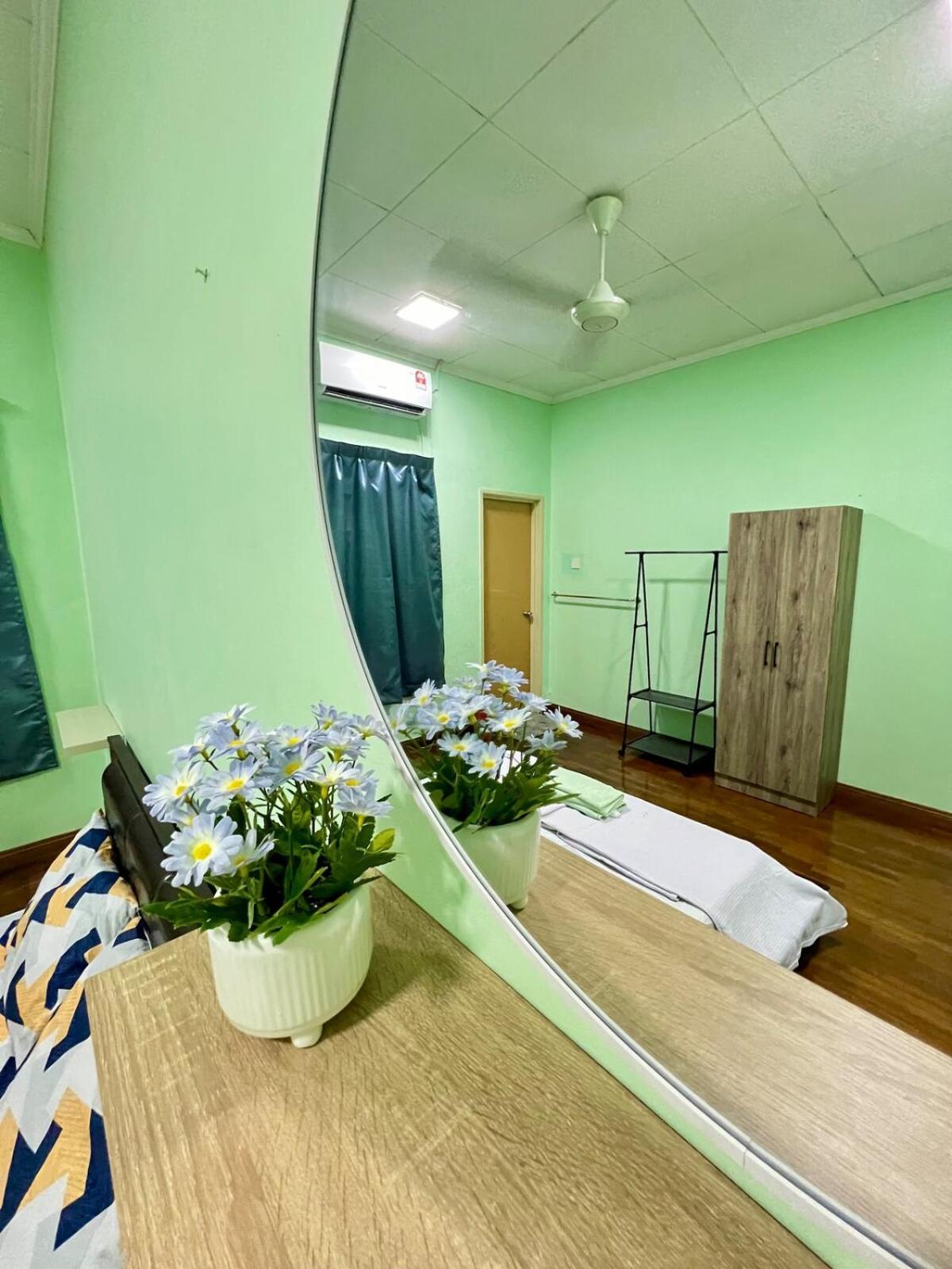 Rini Utama Homestay Skudai Exterior photo