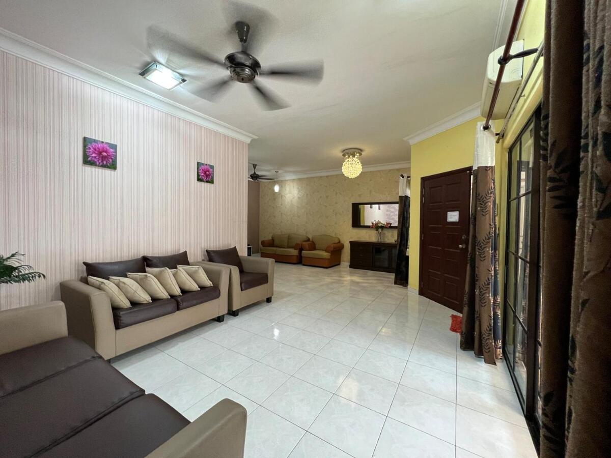 Rini Utama Homestay Skudai Exterior photo