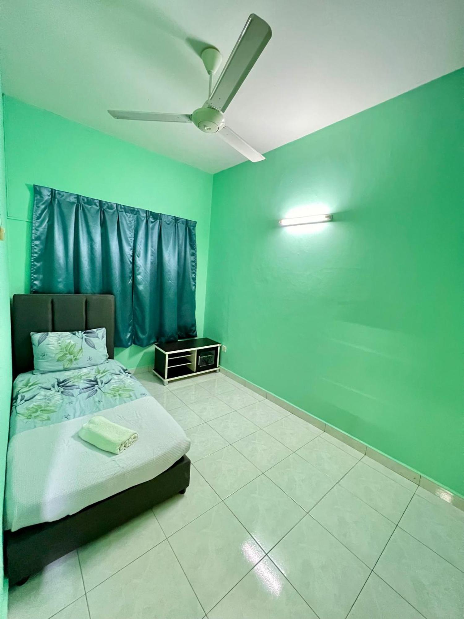 Rini Utama Homestay Skudai Exterior photo