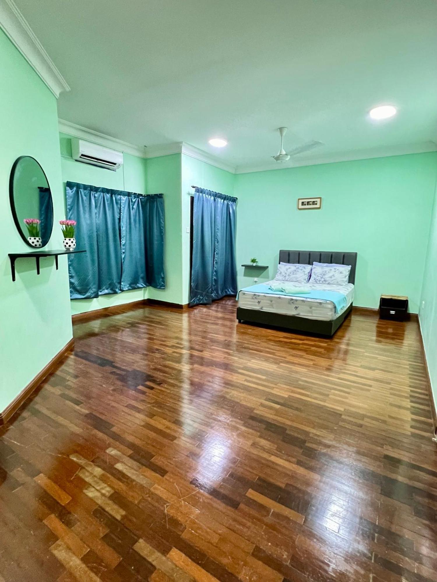Rini Utama Homestay Skudai Exterior photo